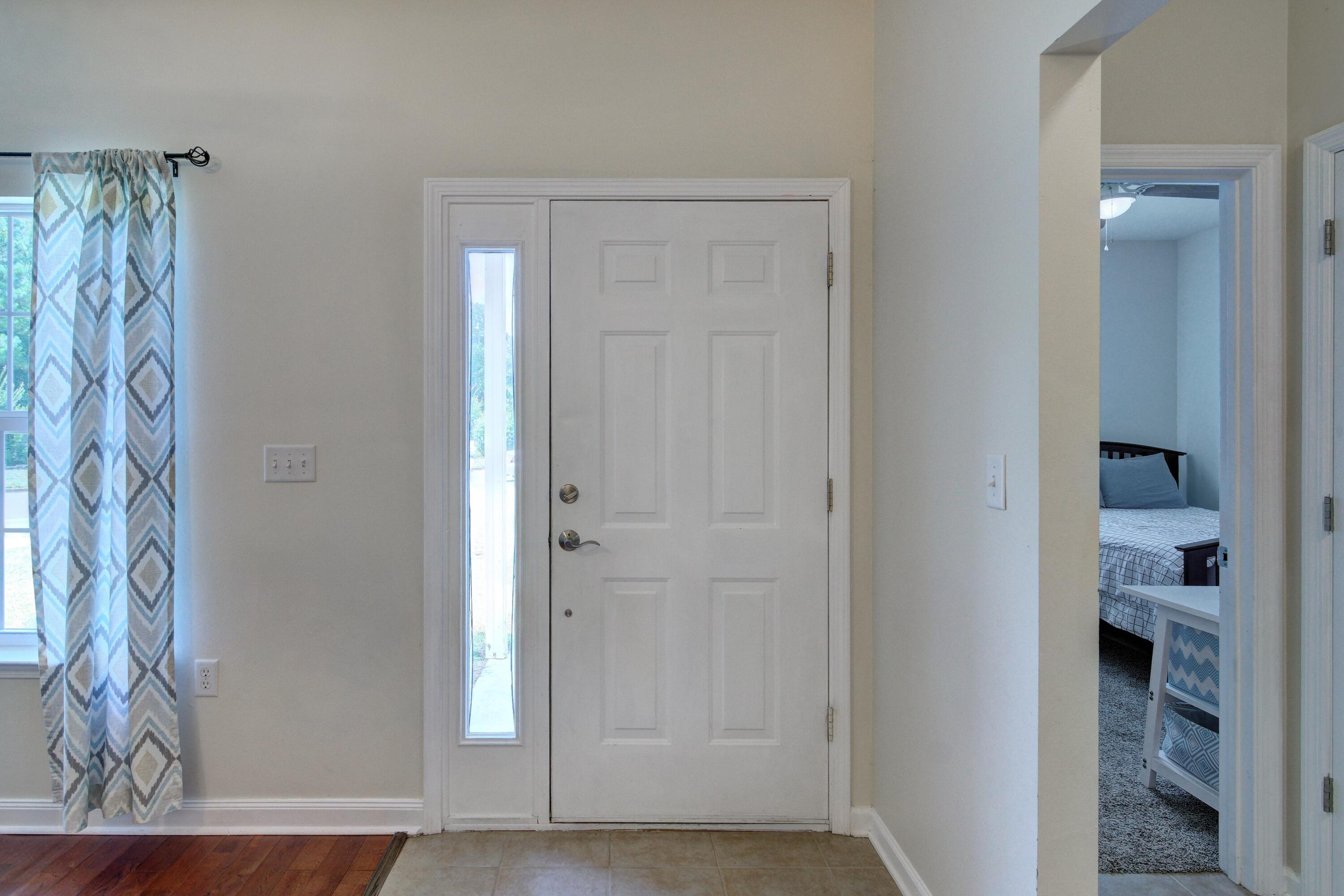 284 Jones Road Crestview, FL 32536 - Photo 5 of 41 4-04-Entrance-01