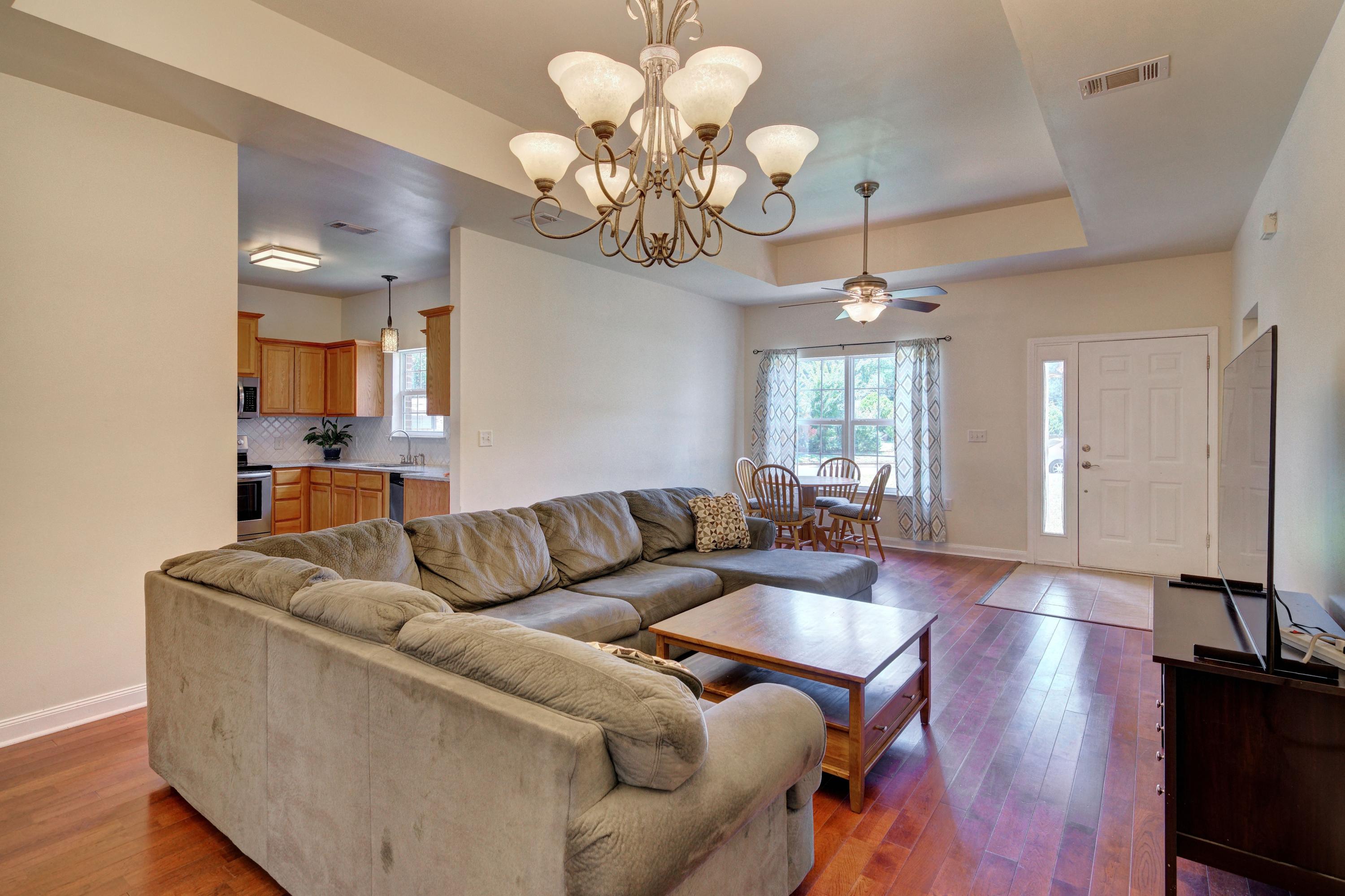 284 Jones Road Crestview, FL 32536 - Photo 6 of 41 9-09-Livingroom-04