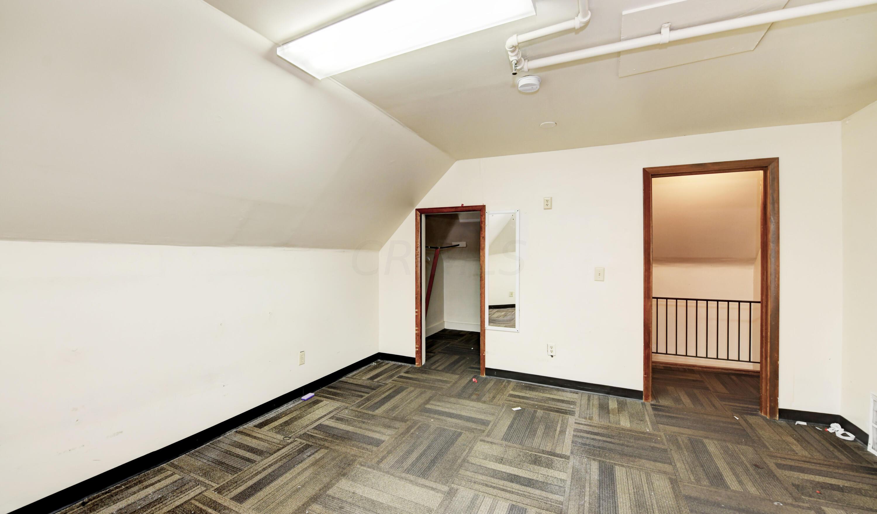 868 Bryden Road Columbus, OH 43205 - Photo 44 of 47 Third Floor Living Space