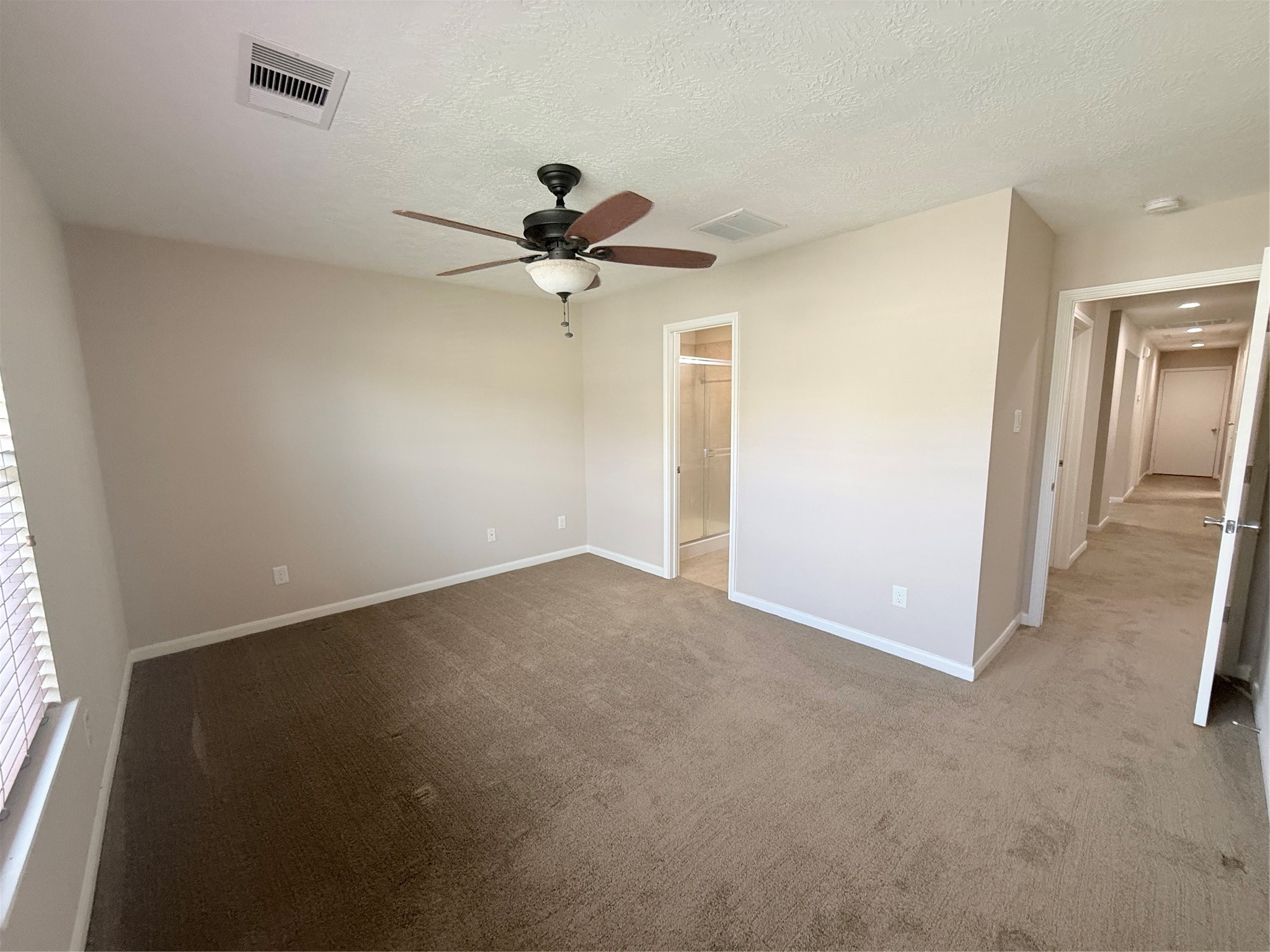 29225 Legends Valley Drive Spring, TX 77386 - Photo 12 of 30 29225 LEGENDS VALLEY DR - Primary Bedroom & Ensuite Bath with walk in closet