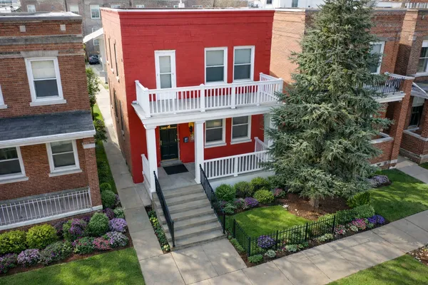 $1,950 | 4925 West Henderson Street, Unit 1, Chicago, IL 60641