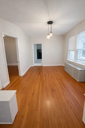 $1,950 | 4925 West Henderson Street, Unit 1, Chicago, IL 60641