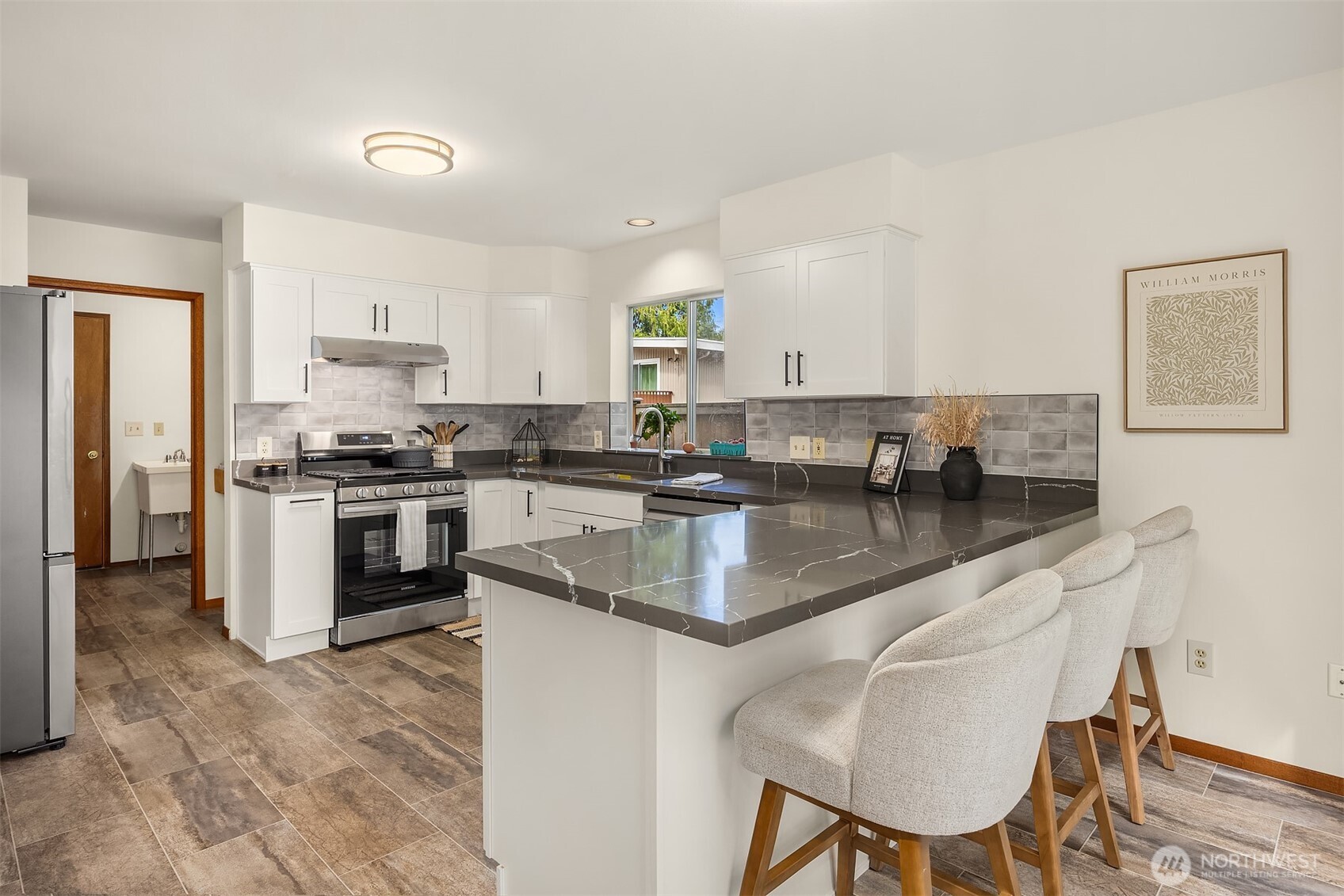 7805 186th Street Southwest Edmonds, WA 98026 - Photo 11 of 30 Gallery Image 11
