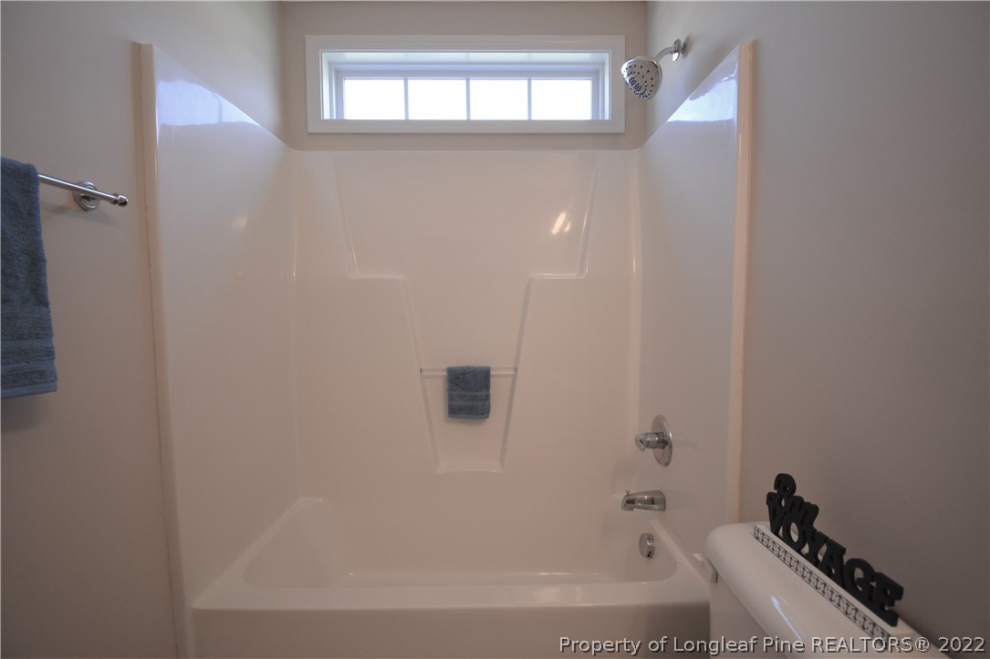 4308 Rocinta Court Hope Mills, NC 28348 - Photo 19 of 23 a bathroom with a bathtub