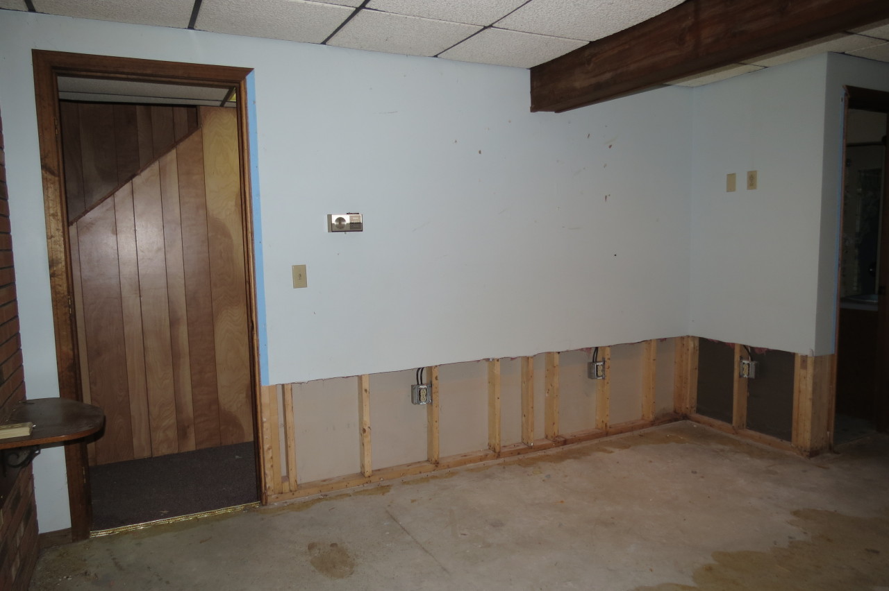 182 East Road Adams, MA 01220 - Photo 27 of 33 Basement bedroom wall with thermostat