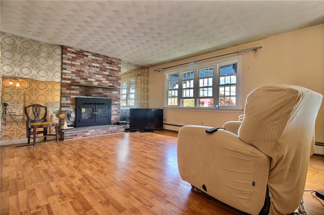 77 Tower Street Westerly, RI 02891 - Photo 9 of 27