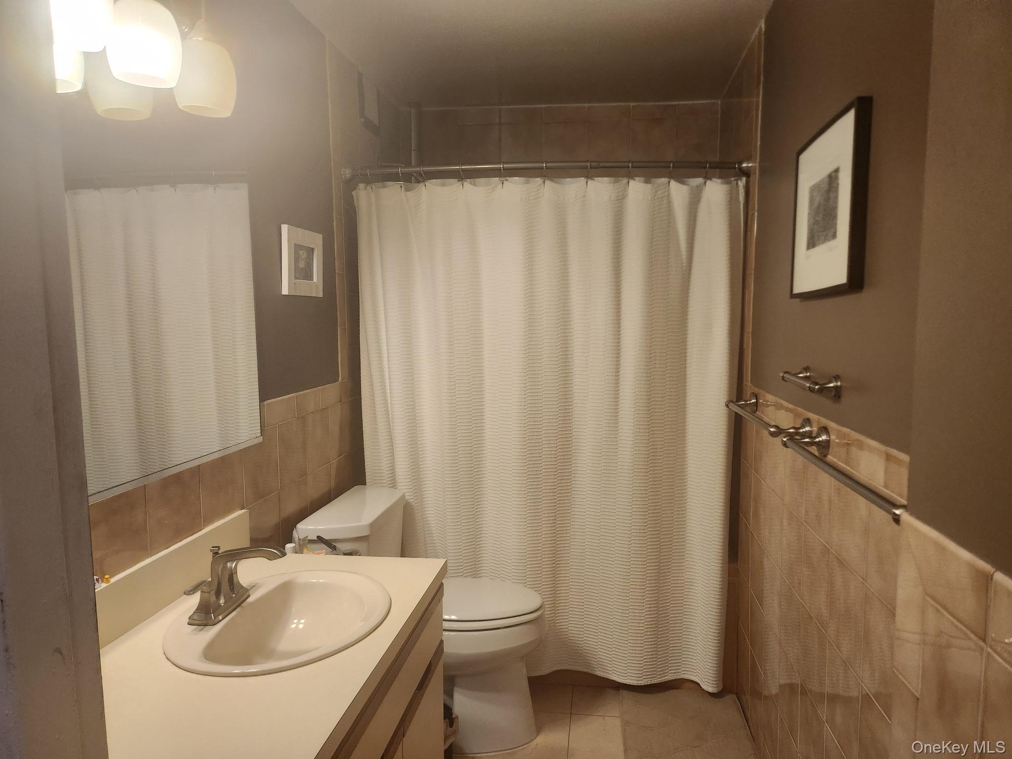 360 Shore Road, Unit 7C Long Beach, NY 11561 - Photo 12 of 18 Main Bath with Tub