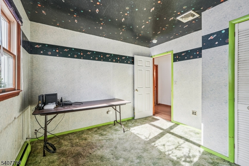 286 Carentan Road Hopatcong, NJ 07843 - Photo 13 of 49