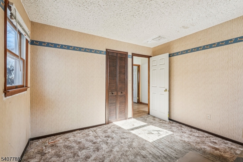 286 Carentan Road Hopatcong, NJ 07843 - Photo 14 of 49