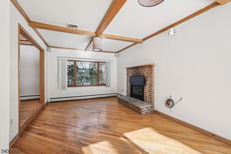 286 Carentan Road Hopatcong, NJ 07843 - Photo 4 of 49