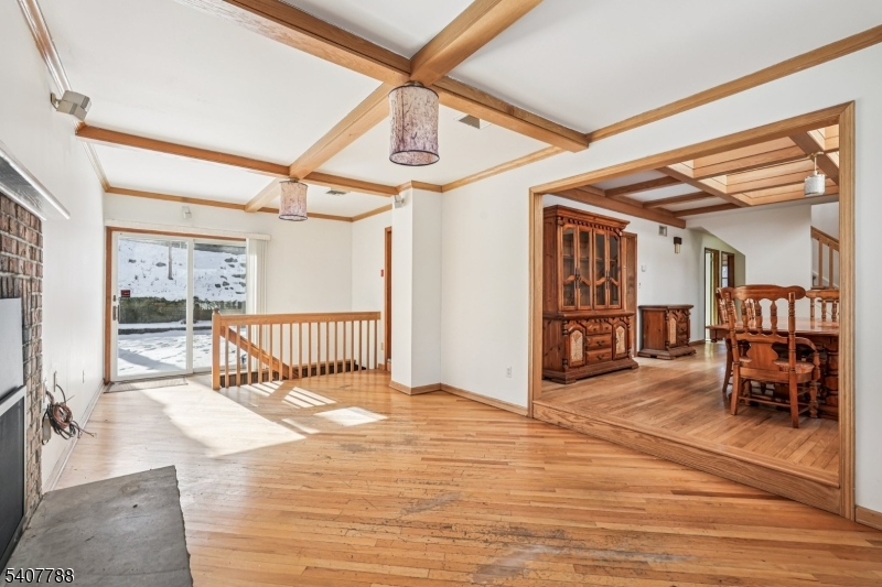 286 Carentan Road Hopatcong, NJ 07843 - Photo 5 of 49