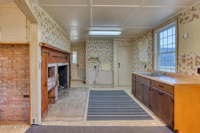 $545,000 | 64 Hewins Street, Sheffield, MA 01257