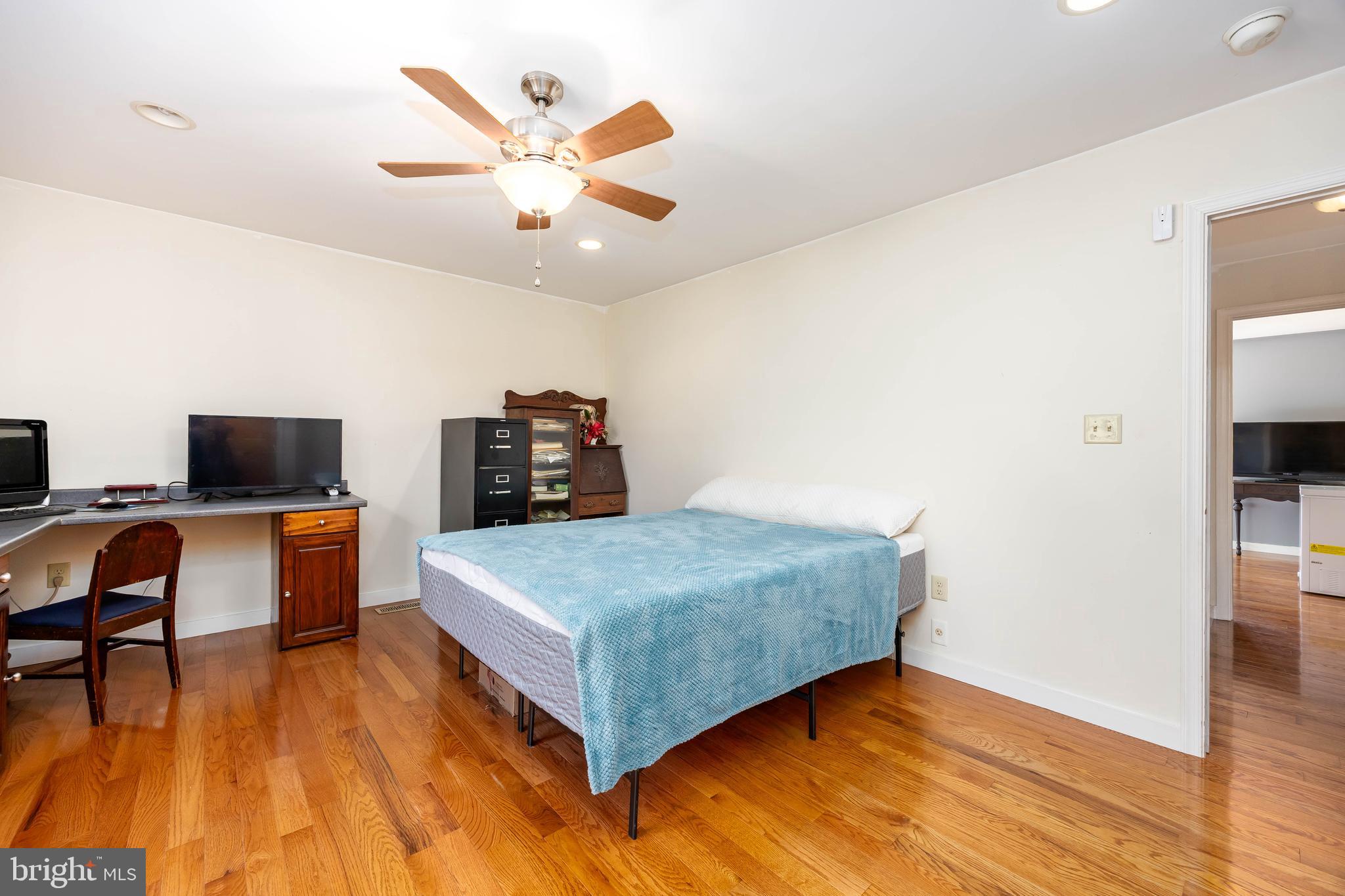 3221 Boone Road Crisfield, MD 21817 - Photo 37 of 56 2nd Bedroom