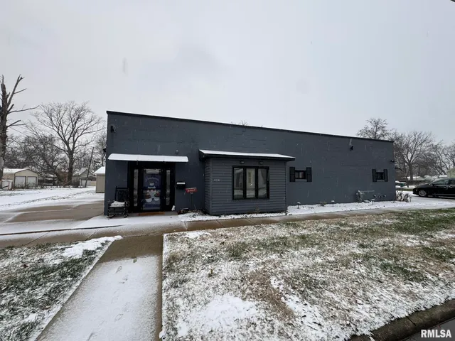 $207,500 | 424 North College Street, Centralia, IL 62801
