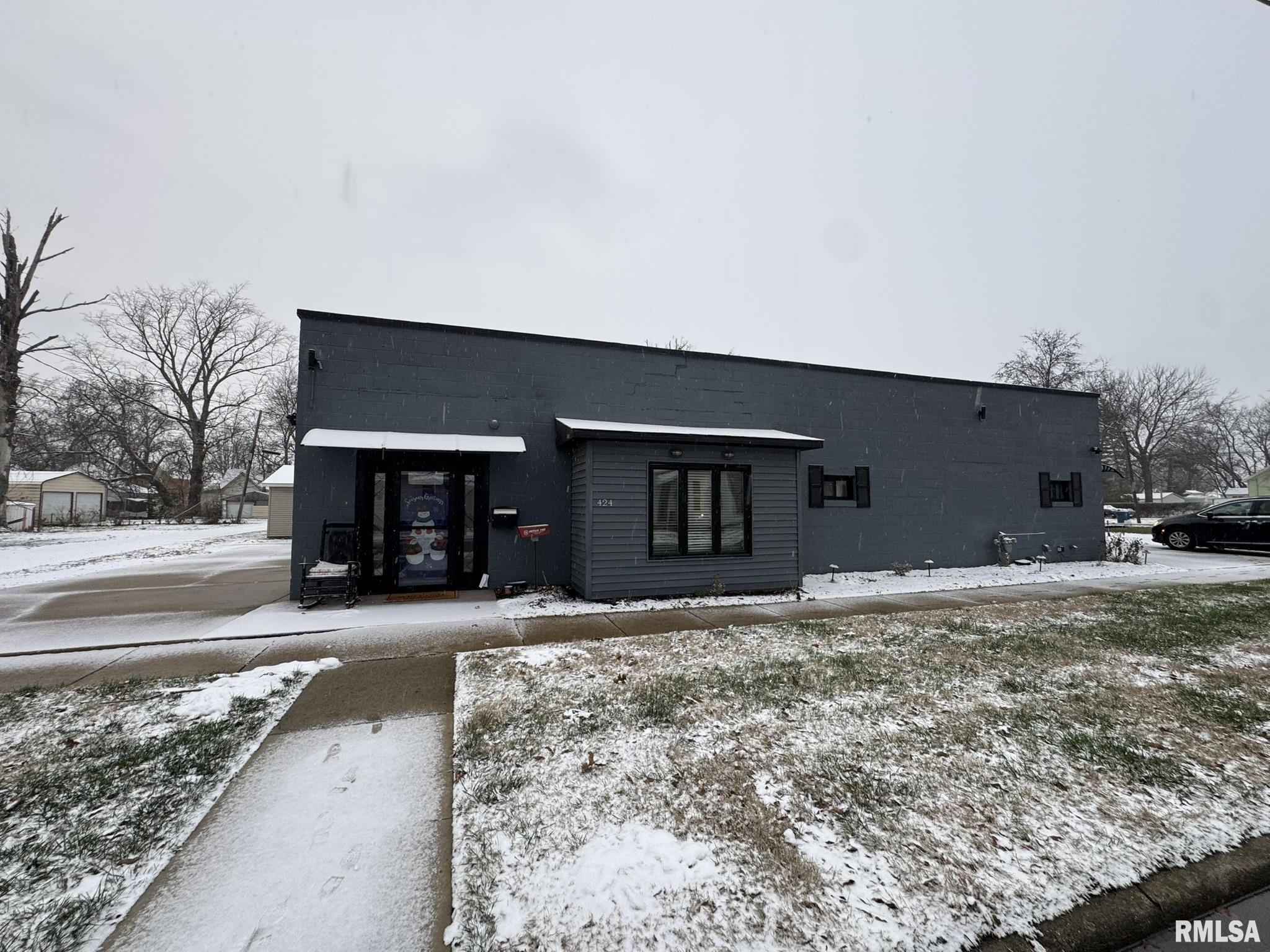 424 North College Street Centralia, IL 62801 - Photo 1 of 38