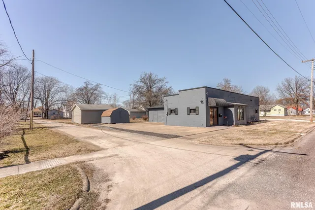 $207,500 | 424 North College Street, Centralia, IL 62801