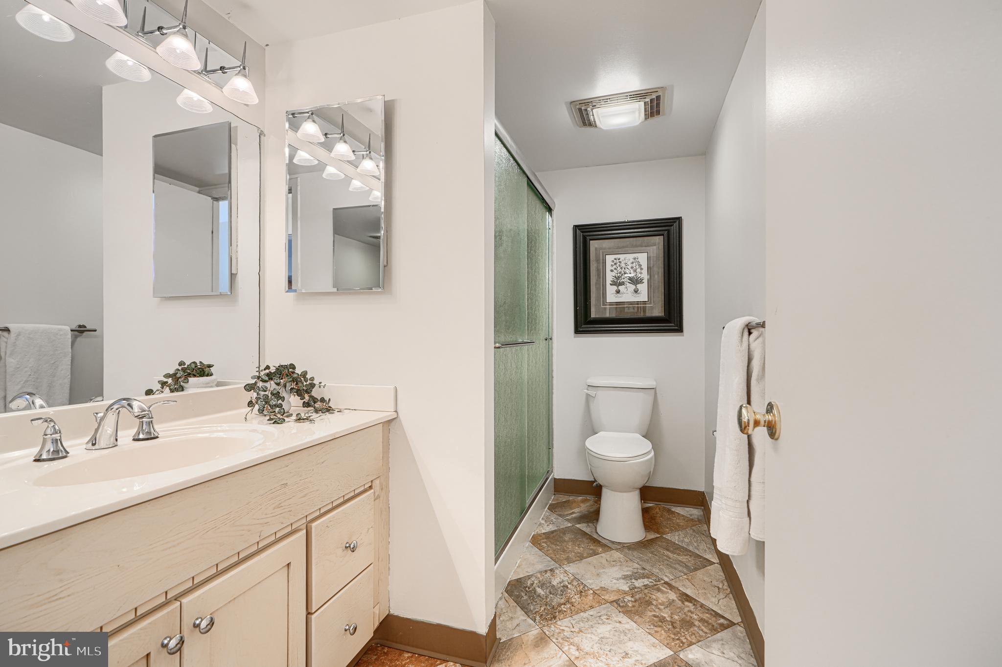 4100 North Charles Street, Unit 412 Baltimore, MD 21218 - Photo 29 of 56 Primary ensuite bathroom