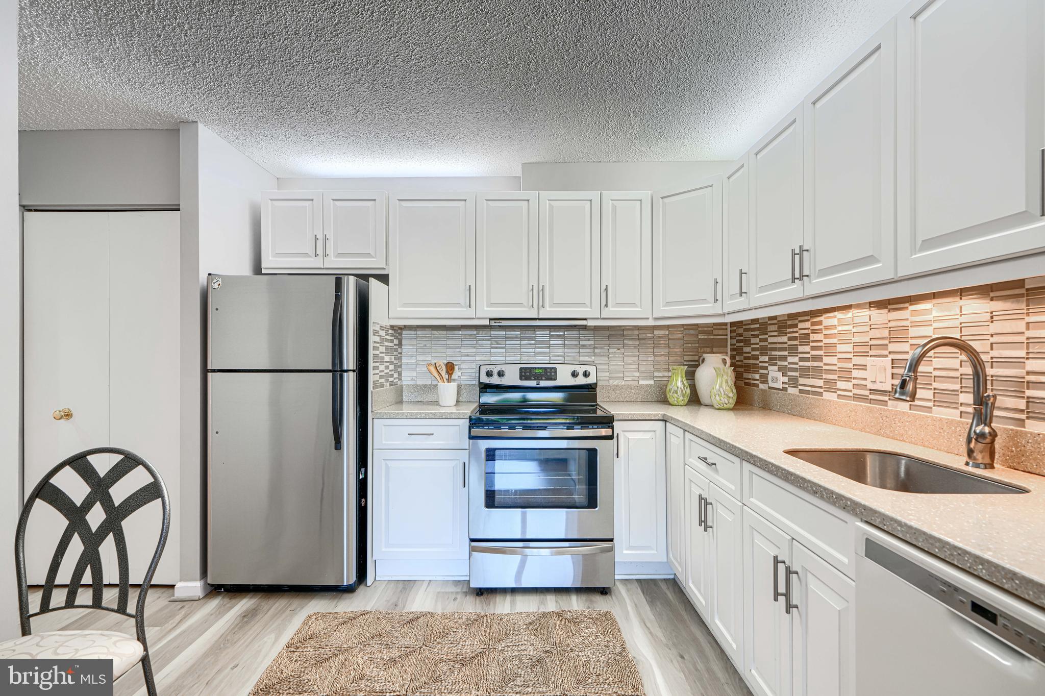 4100 North Charles Street, Unit 412 Baltimore, MD 21218 - Photo 4 of 56 Updated kitchen