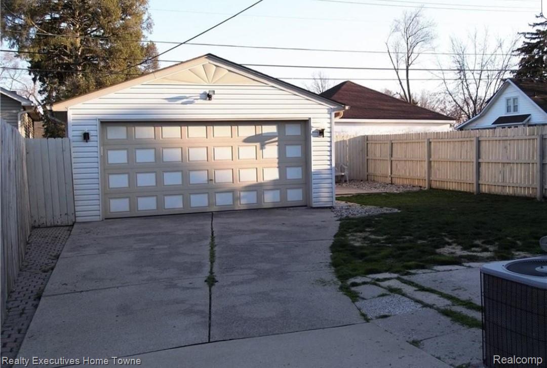6036 East 14 Mile Road Warren, MI 48092 - Photo 2 of 22 Yard.jpg