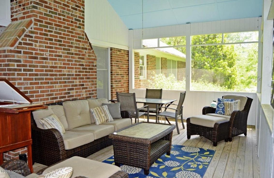 321 Buccaneer Road Wilmington, NC 28409 - Photo 6 of 21 16 - Screened Porch