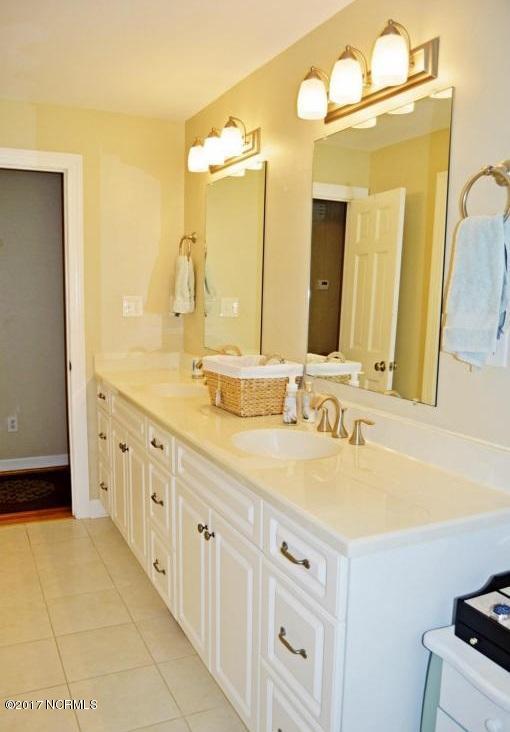 321 Buccaneer Road Wilmington, NC 28409 - Photo 8 of 21 04 - Hall Bath