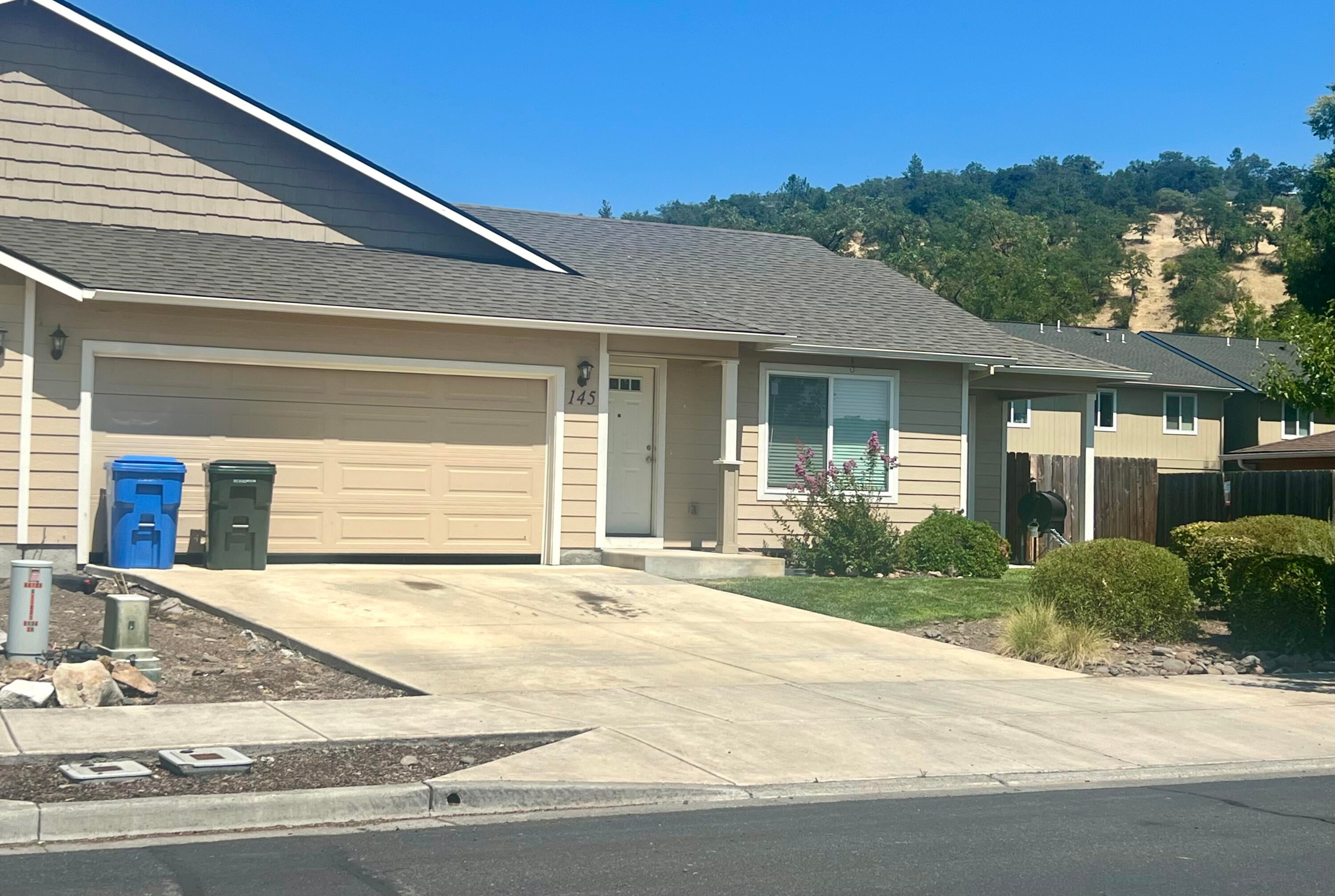 141 Neva Street Eagle Point, OR 97524 - Photo 3 of 13 147 Neva St-2