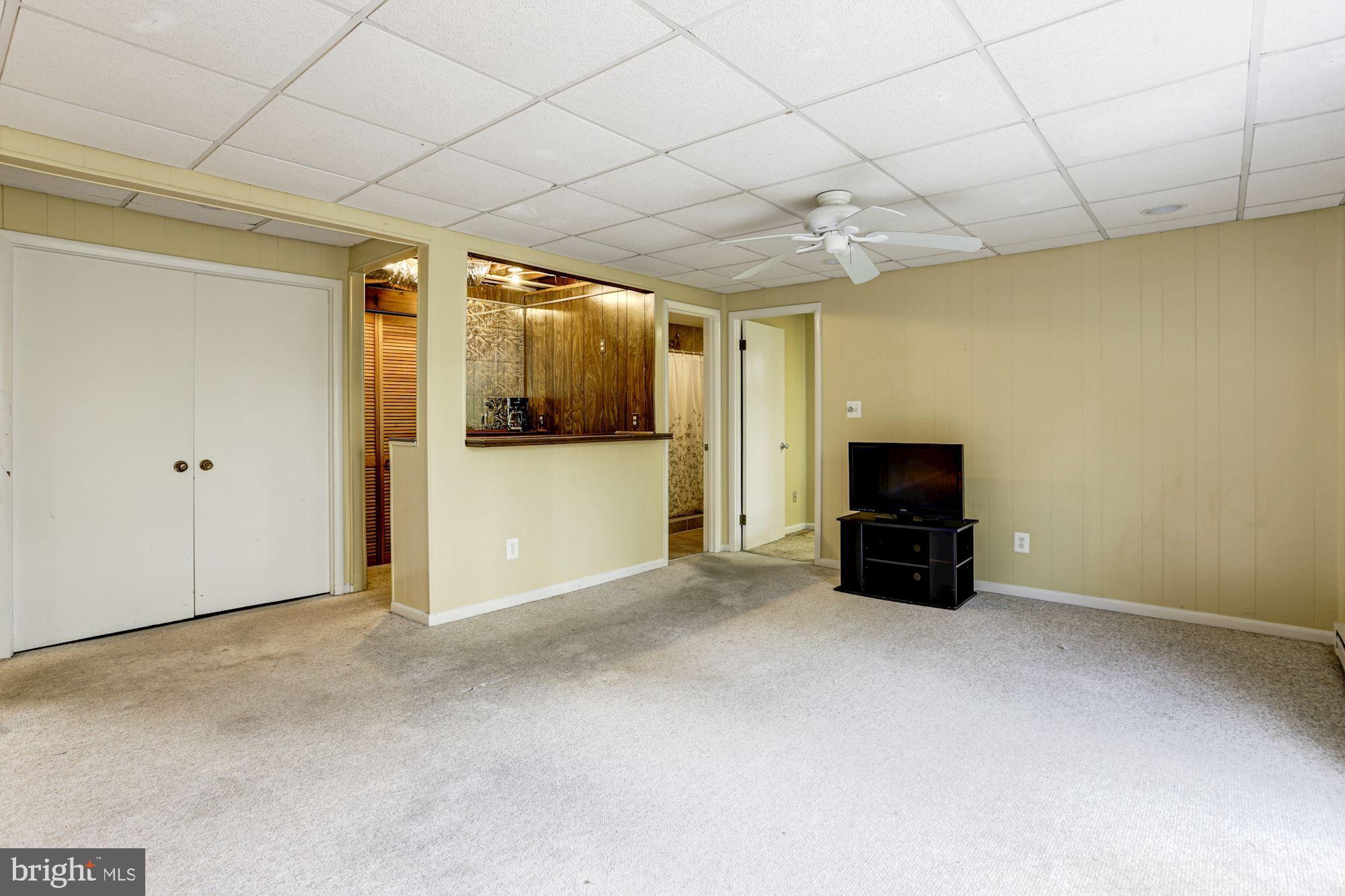 3686 Ridgeview Road Ijamsville, MD 21754 - Photo 19 of 34 Family Room | Bar
