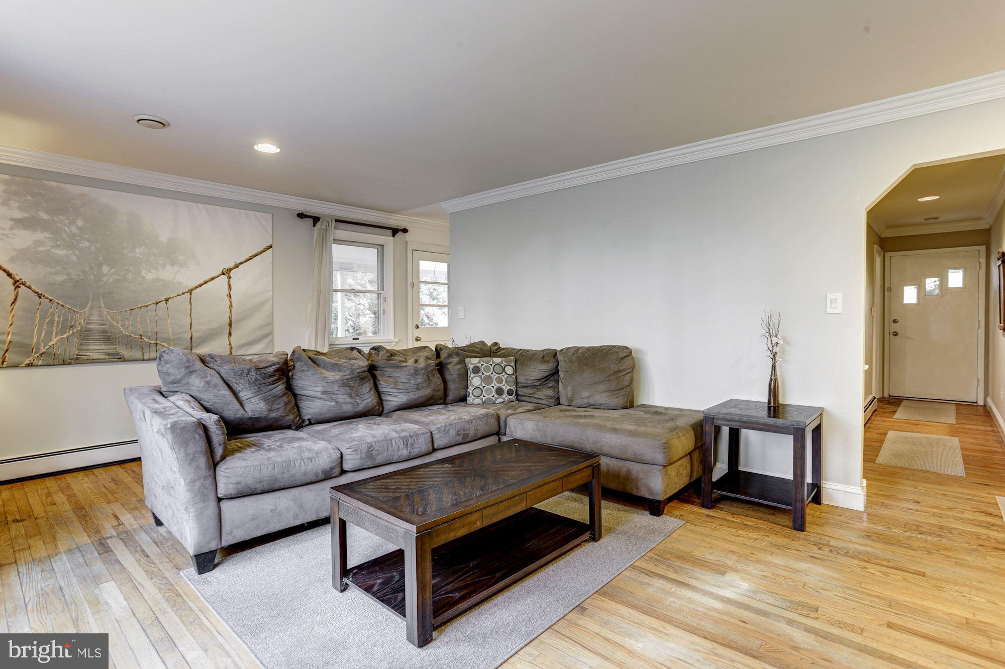 3686 Ridgeview Road Ijamsville, MD 21754 - Photo 4 of 34 Living Room