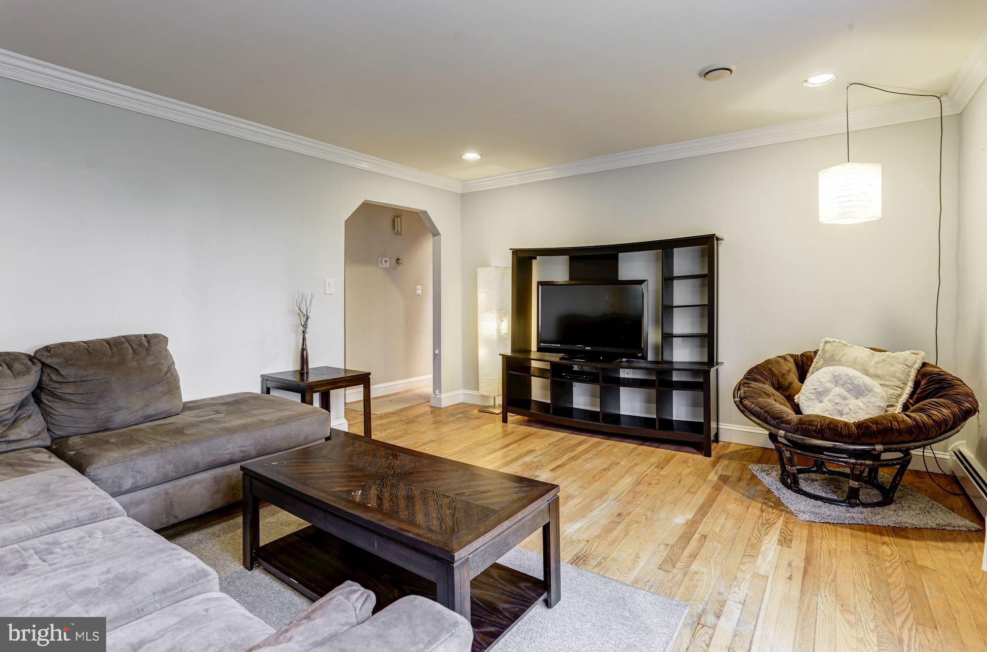3686 Ridgeview Road Ijamsville, MD 21754 - Photo 5 of 34 Living Room