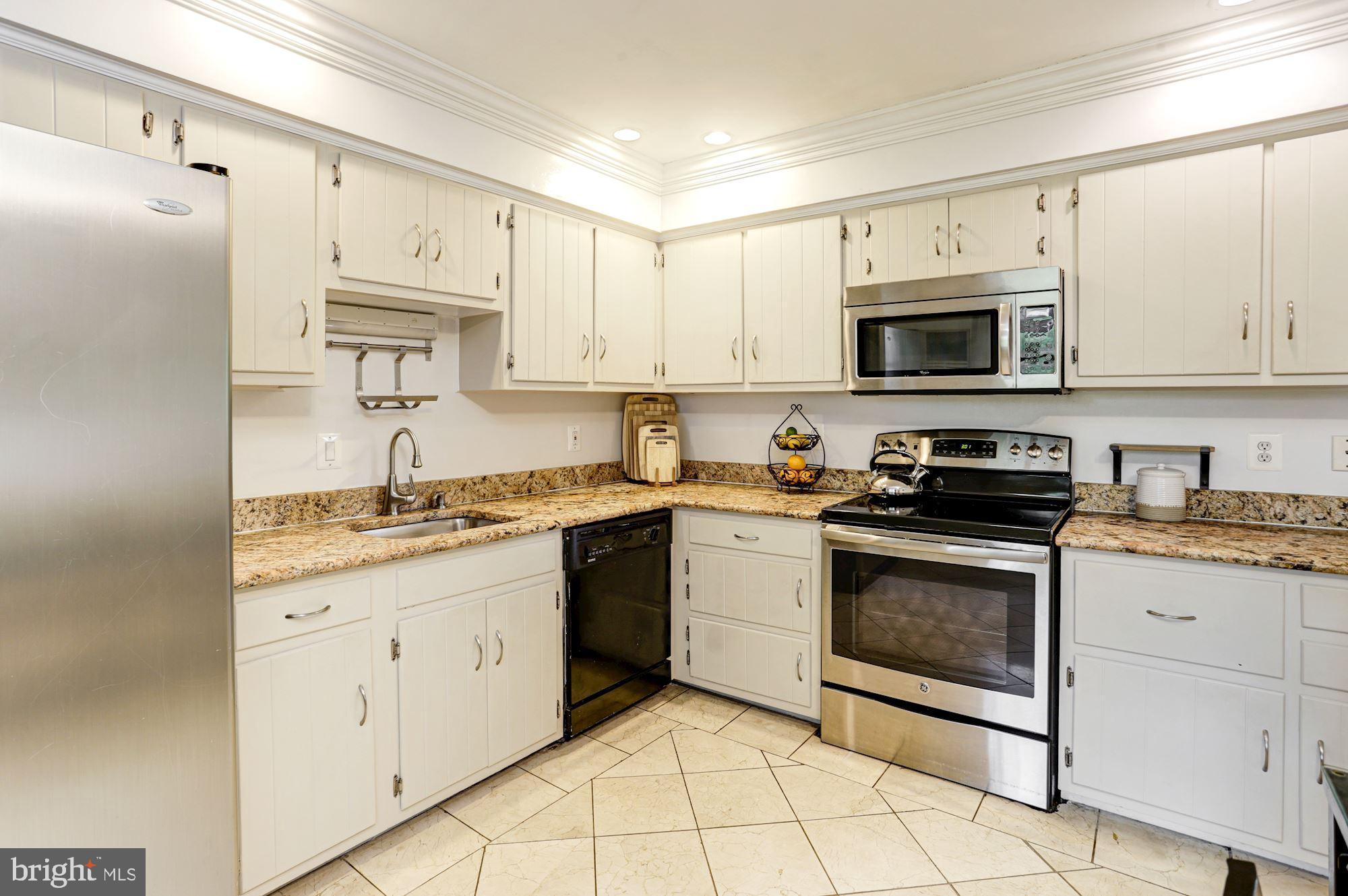 3686 Ridgeview Road Ijamsville, MD 21754 - Photo 7 of 34 Eat-In Kitchen