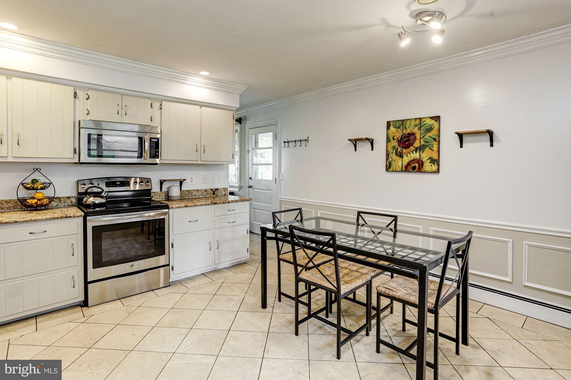 3686 Ridgeview Road Ijamsville, MD 21754 - Photo 9 of 34 Eat-In Kitchen