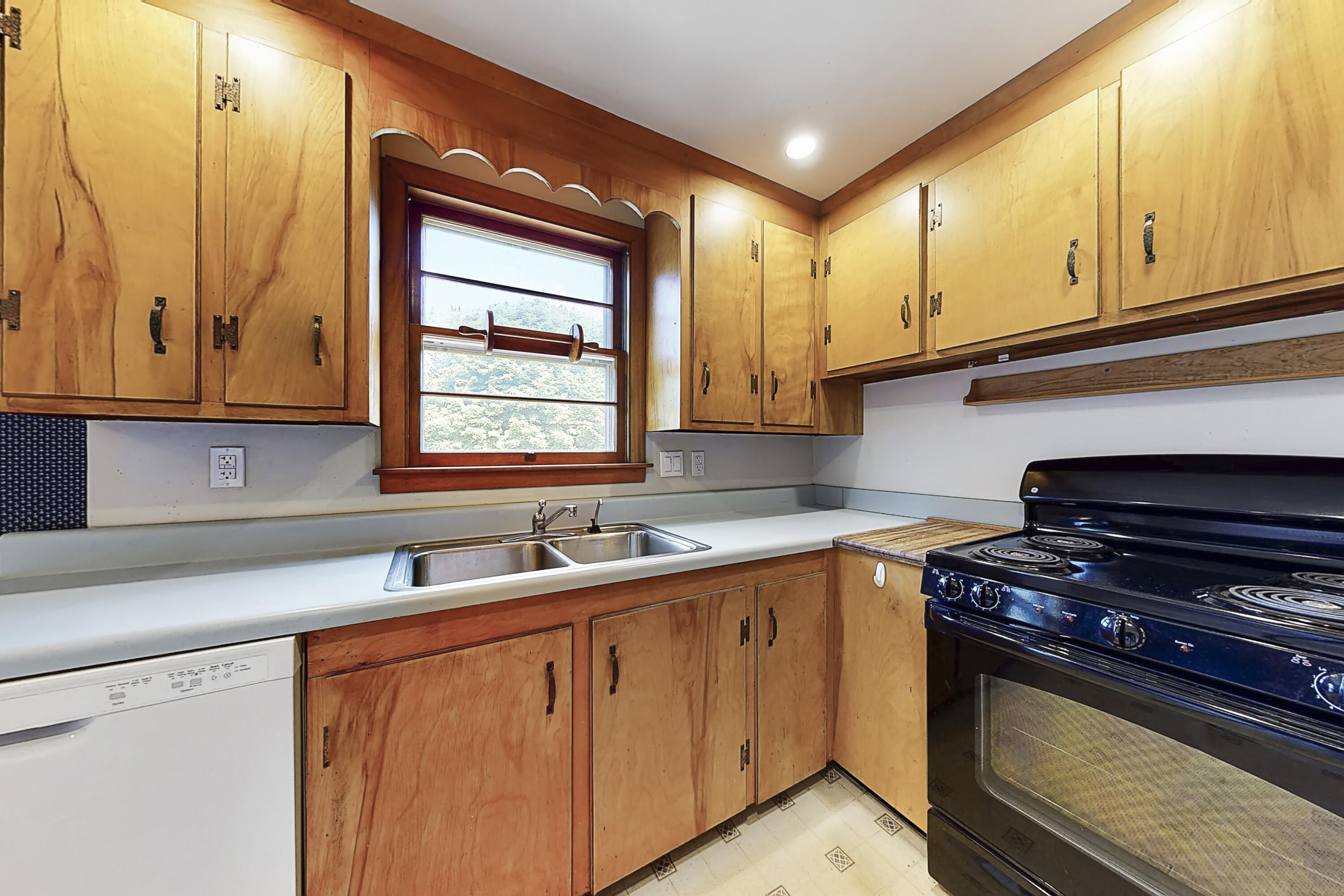 8 Waterhouse Road Cape Elizabeth, ME 04107 - Photo 6 of 41 8 Waterhouse Rd_005