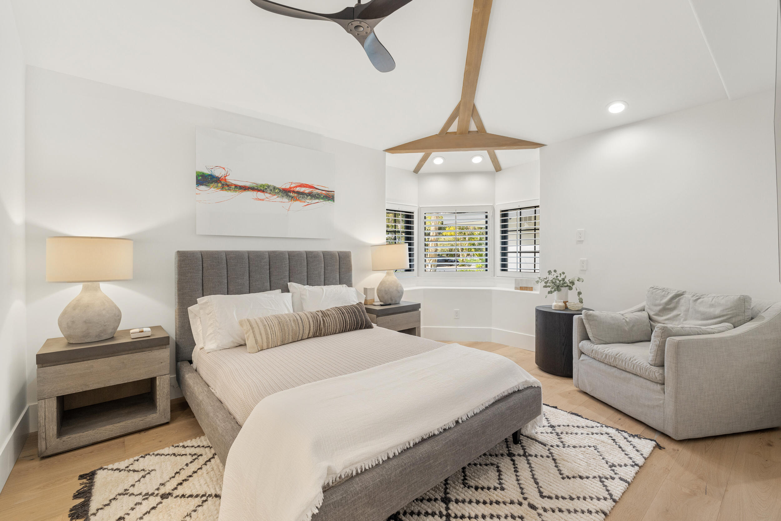 72420 Silver Spur Lane Rancho Mirage, CA 92270 - Photo 30 of 86 a bedroom with a bed and a couch