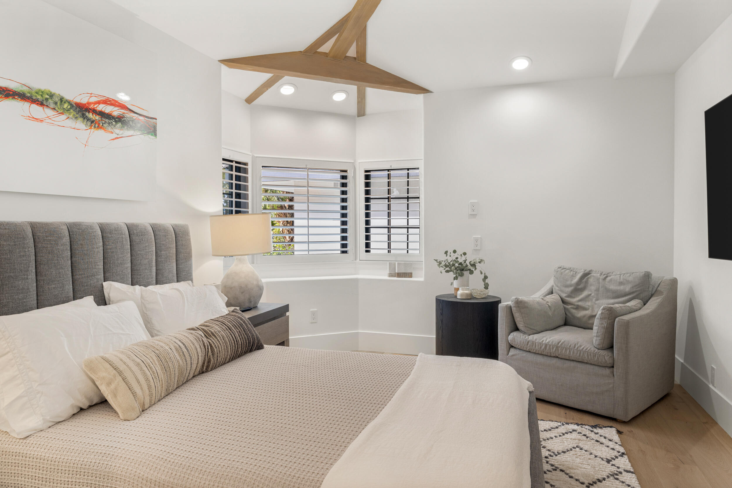 72420 Silver Spur Lane Rancho Mirage, CA 92270 - Photo 31 of 86 a living room with furniture and a large window