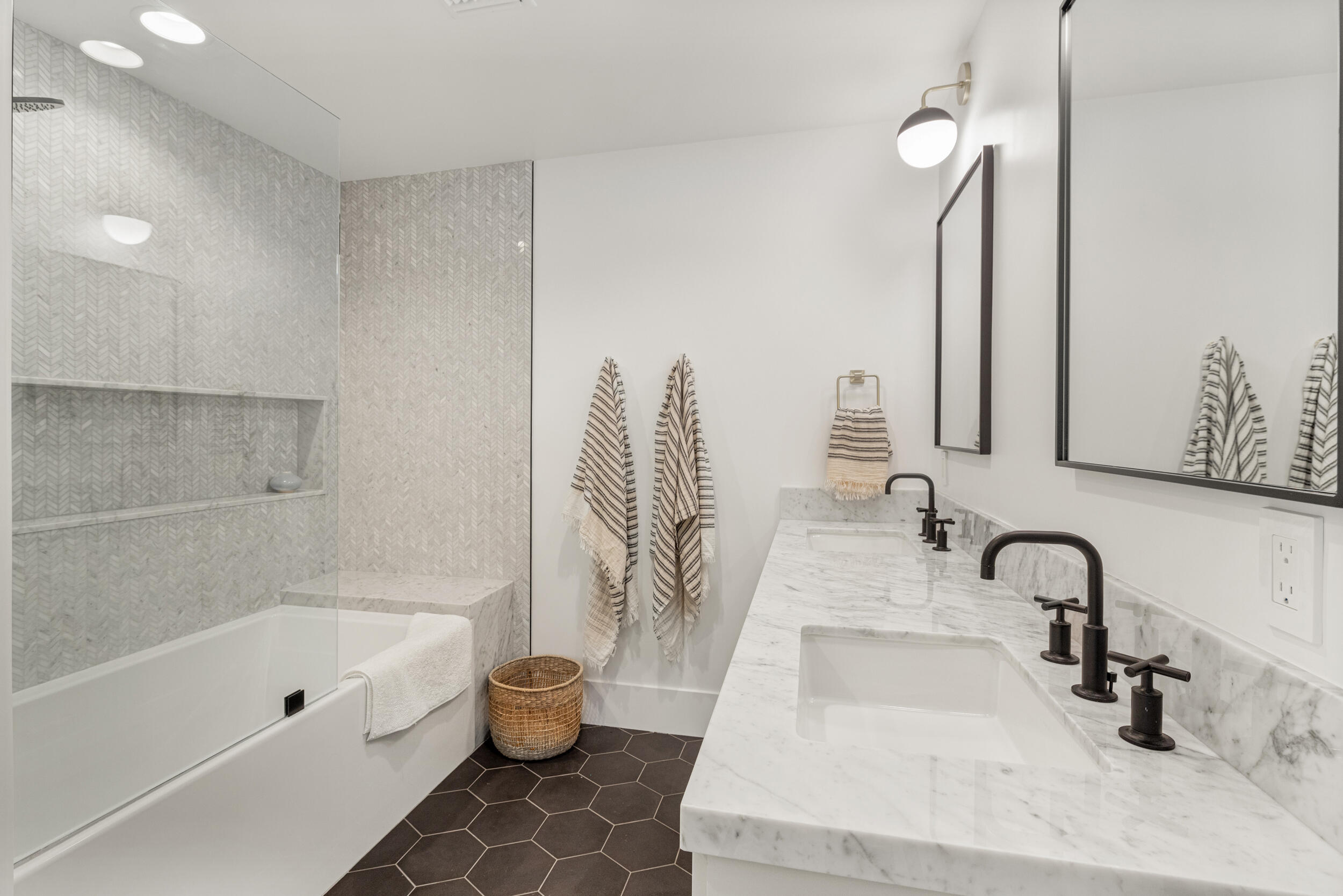 72420 Silver Spur Lane Rancho Mirage, CA 92270 - Photo 35 of 86 a bathroom with a tub sink and a mirror
