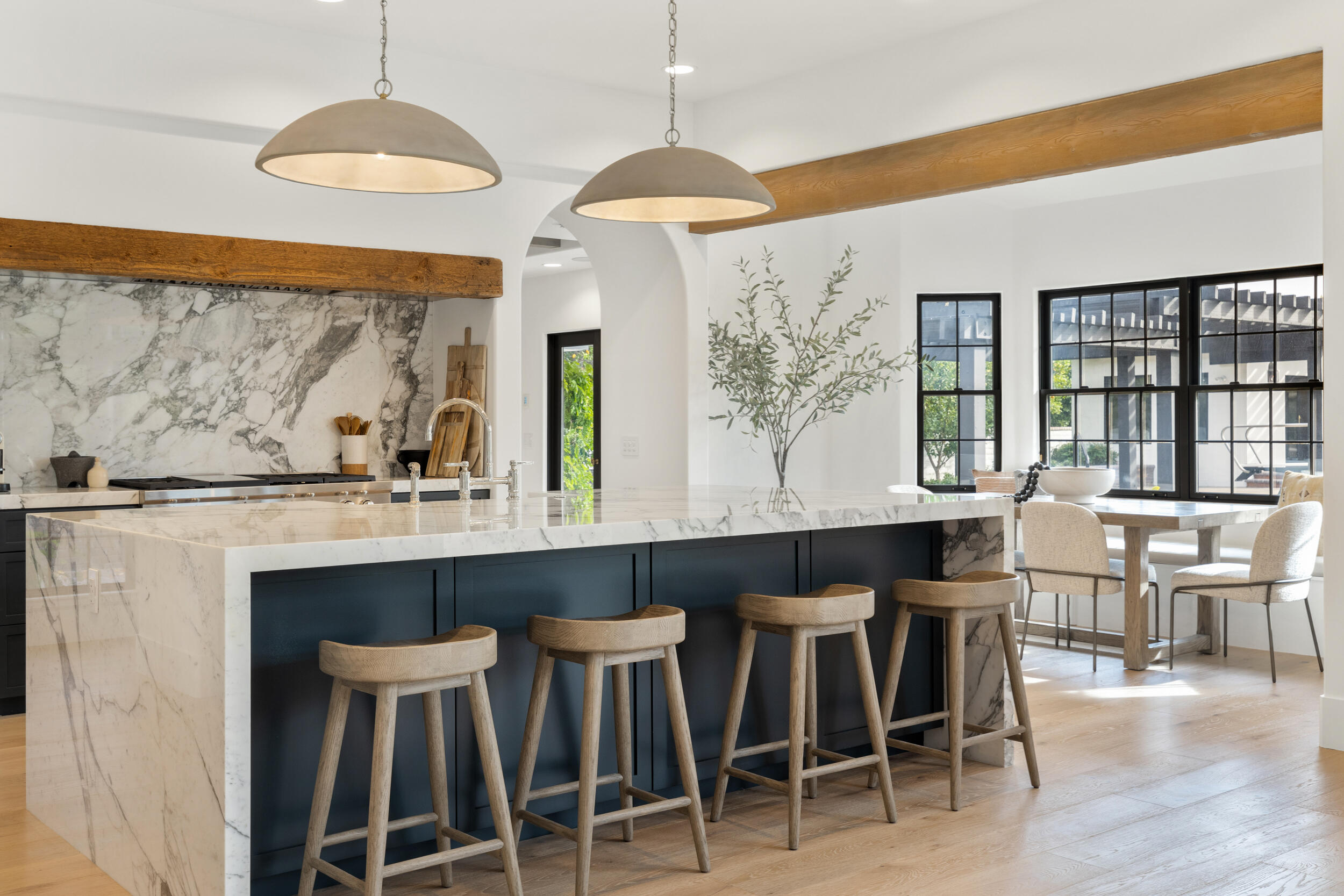 72420 Silver Spur Lane Rancho Mirage, CA 92270 - Photo 47 of 86 a dining table with chairs and window