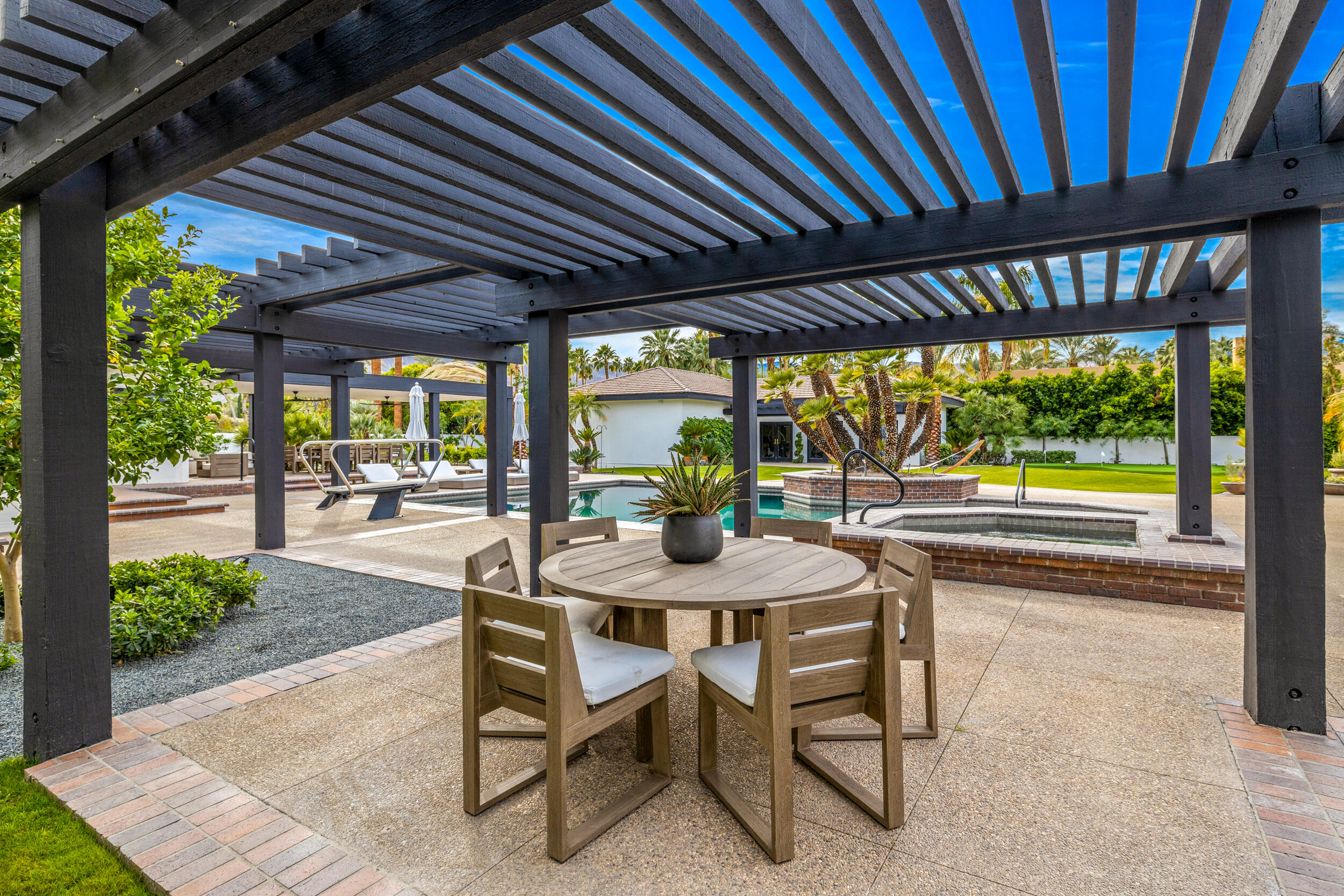 72420 Silver Spur Lane Rancho Mirage, CA 92270 - Photo 68 of 86 a dining room with furniture and a garden
