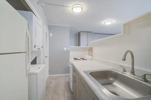 $1,300 | 1223 Cocoanut Avenue, Sarasota, FL 34236