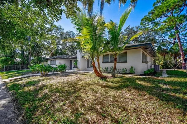 $1,300 | 1223 Cocoanut Avenue, Sarasota, FL 34236