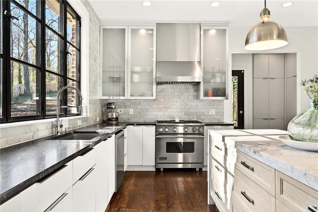 5759 Riverside Drive Atlanta, GA 30327 - Photo 12 of 46