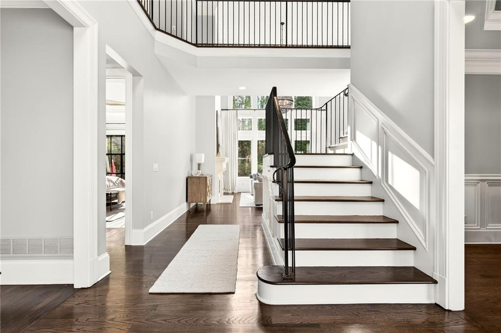 5759 Riverside Drive Atlanta, GA 30327 - Photo 4 of 46