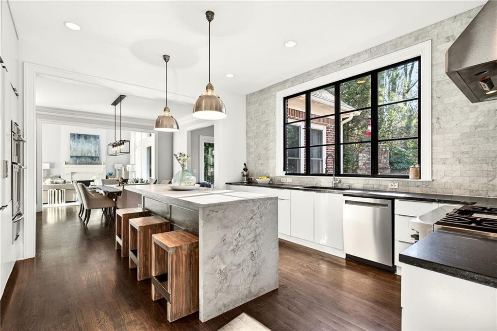 5759 Riverside Drive Atlanta, GA 30327 - Photo 9 of 46