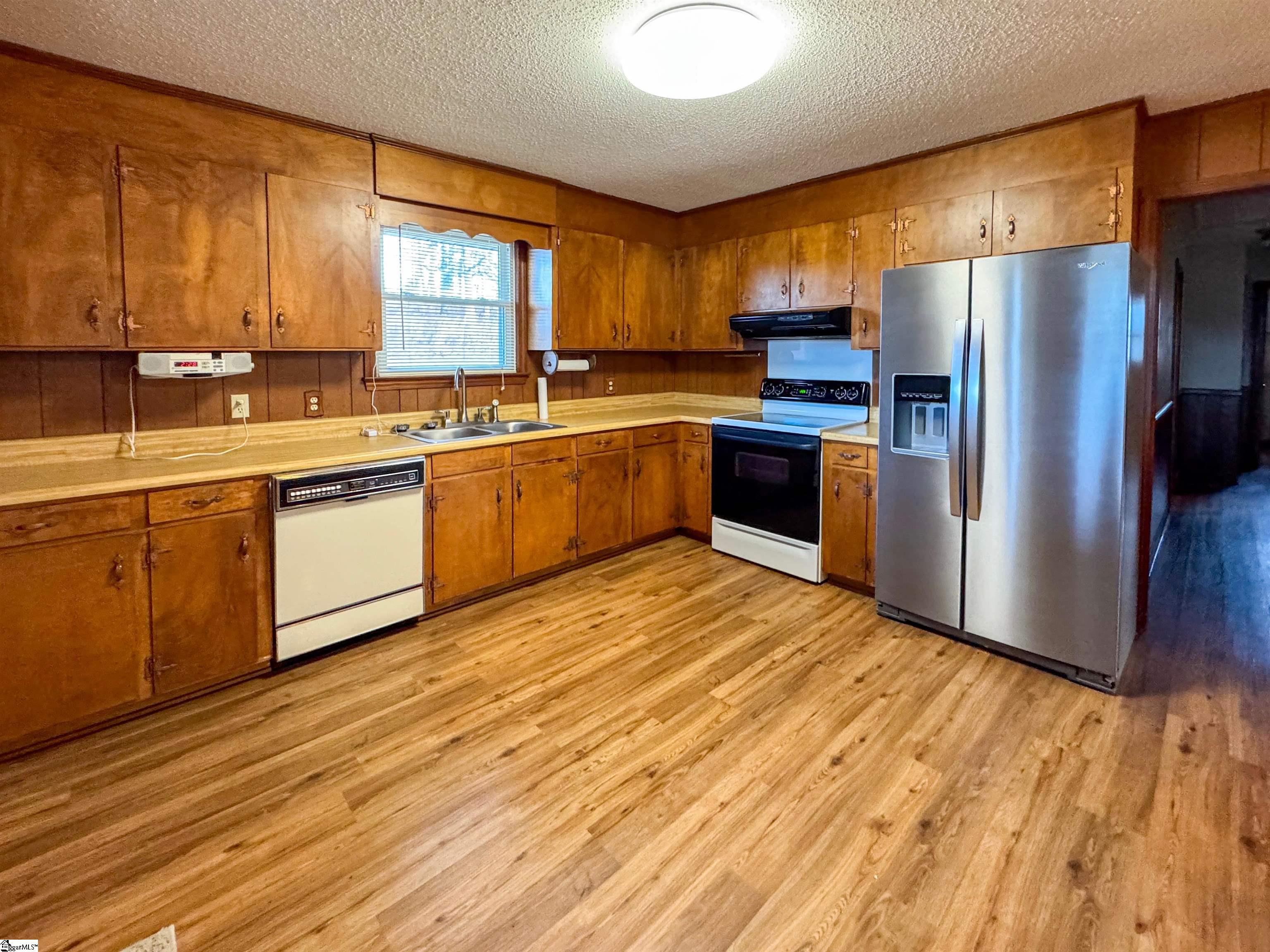 1460 Henderson Road Gray Court, SC 29645 - Photo 7 of 19 Gallery Image 7