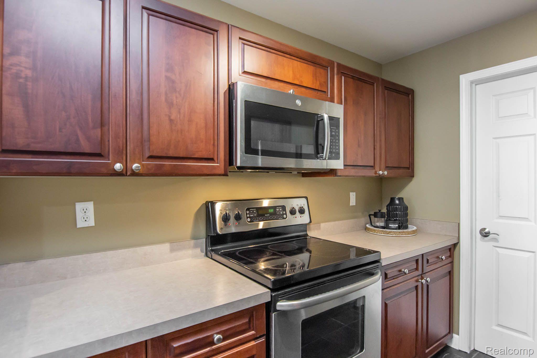 3536 Oakmonte Boulevard Rochester, MI 48306 - Photo 10 of 28 Kitchen