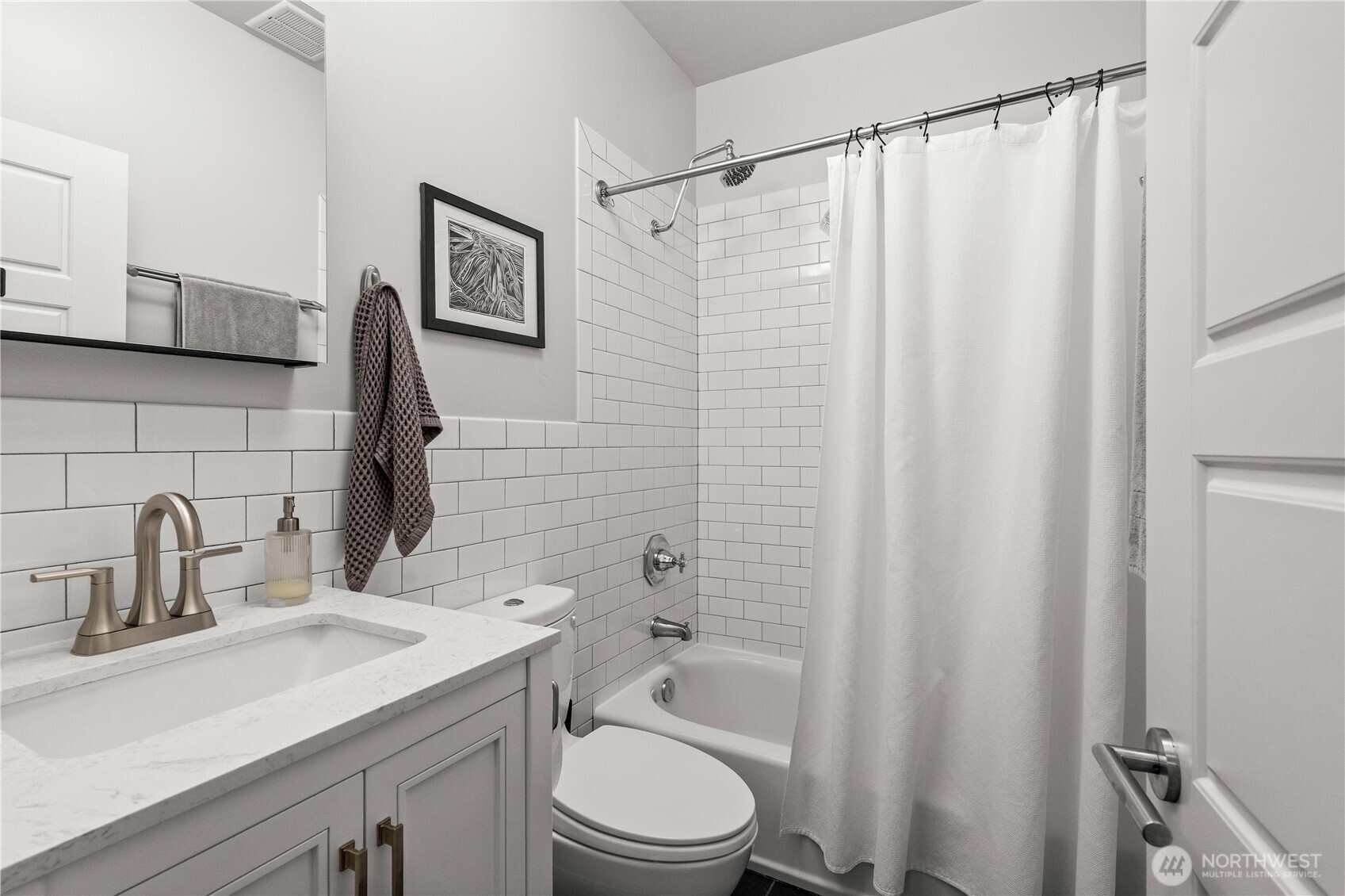 4420 Dayton Avenue North, Unit 2 Seattle, WA 98103 - Photo 21 of 32