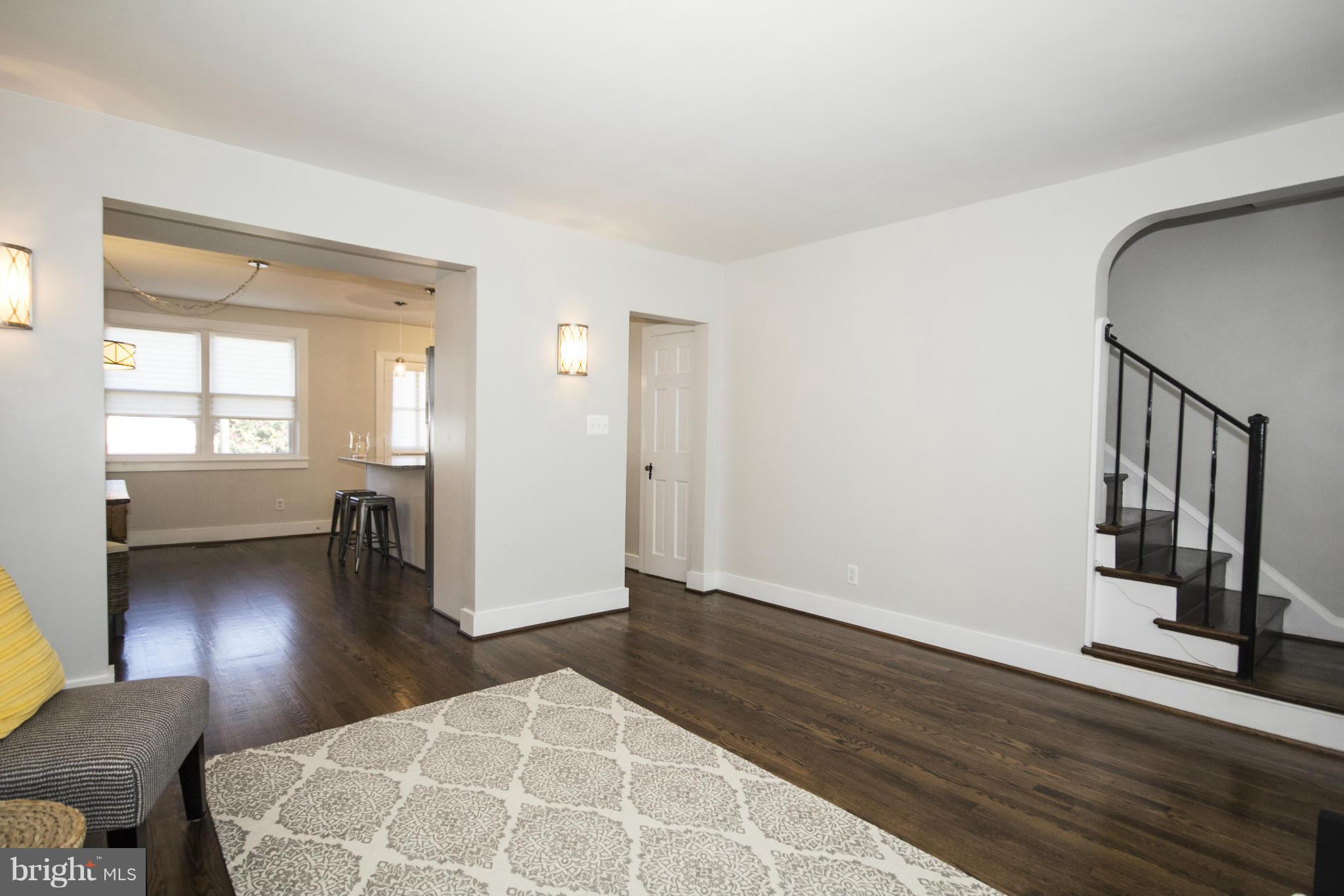 258 Ridge Avenue Towson, MD 21286 - Photo 5 of 24 Living Room
