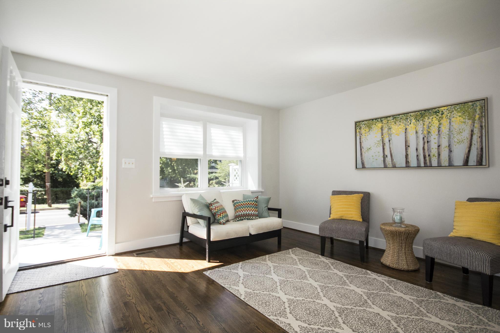 258 Ridge Avenue Towson, MD 21286 - Photo 10 of 24 Living Room