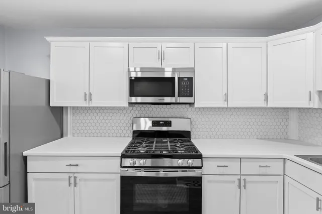 $240,000 | 17 Folcroft Avenue, Folcroft, PA 19032