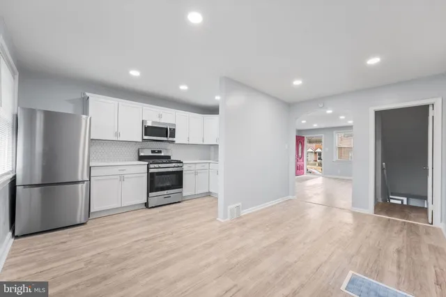 $240,000 | 17 Folcroft Avenue, Folcroft, PA 19032