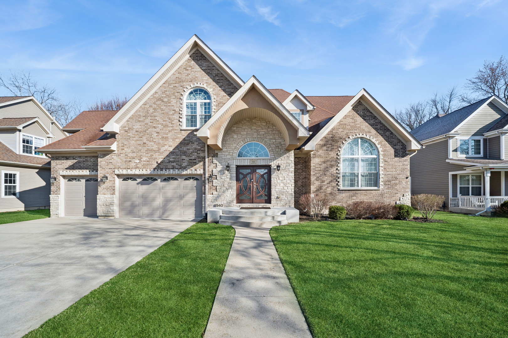 940 Freeman Road Hoffman Estates, IL 60192 - Photo 1 of 37